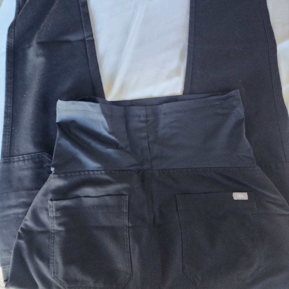 Figs maternity scrub pants size M
